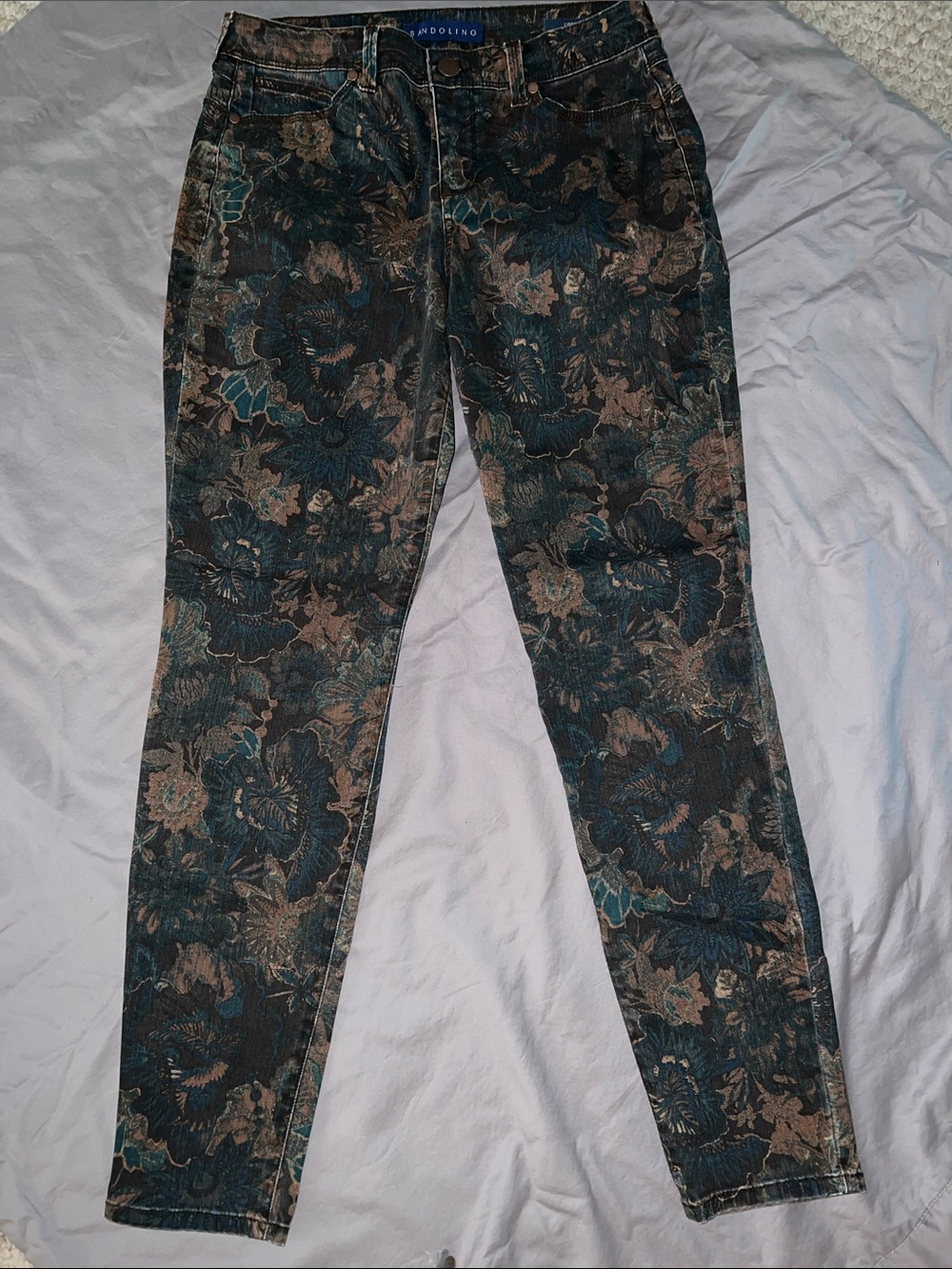 EUC Bandolino Lisbeth treasure trove pattern Sz. 6 jean. Good cond.